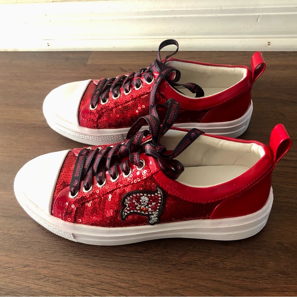 Women’s Cuce Red Tampa Bay Buccaneers Sequin Sneakers White Soles NFL New Size 8 - Picture 2 of 13